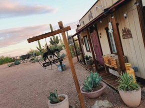 Western Tinyhouse, Ready For Summer Fun!